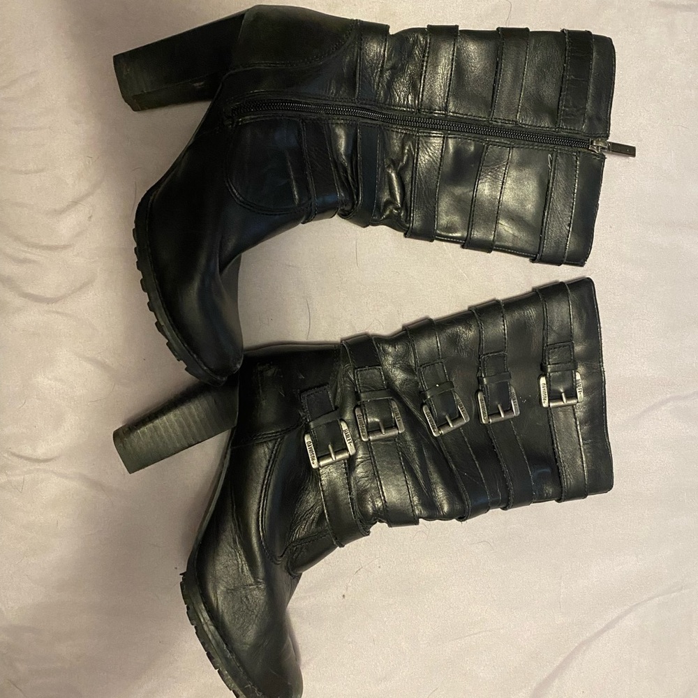 womens harley davidson motorcycle boots size 7

Used


Pet friendly home